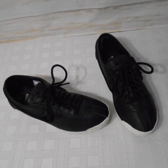 Nike Shoes - Nike Cortez 72 SI Black White Athletic Sneaker Shoe Womens Size 8 881205-001
